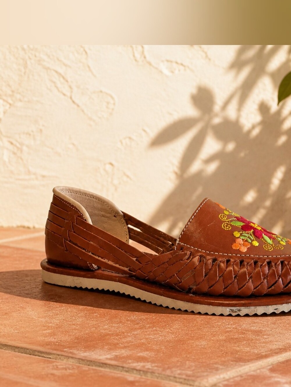 D' Santas Women's Brown Embroidered Leather Slip-On, New, Size 5 - Picture 2 of 5